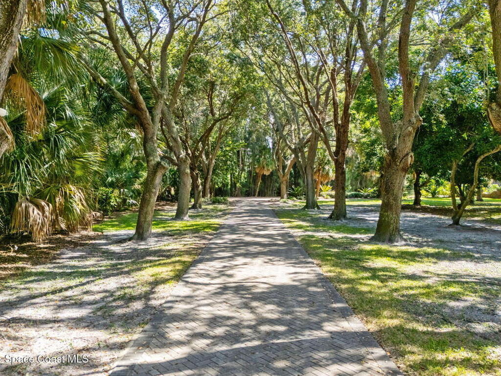 8535 S Tropical Trail, Merritt Island, FL 32952