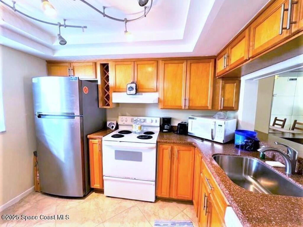 10 Sunflower Street, Cocoa Beach, FL 32931