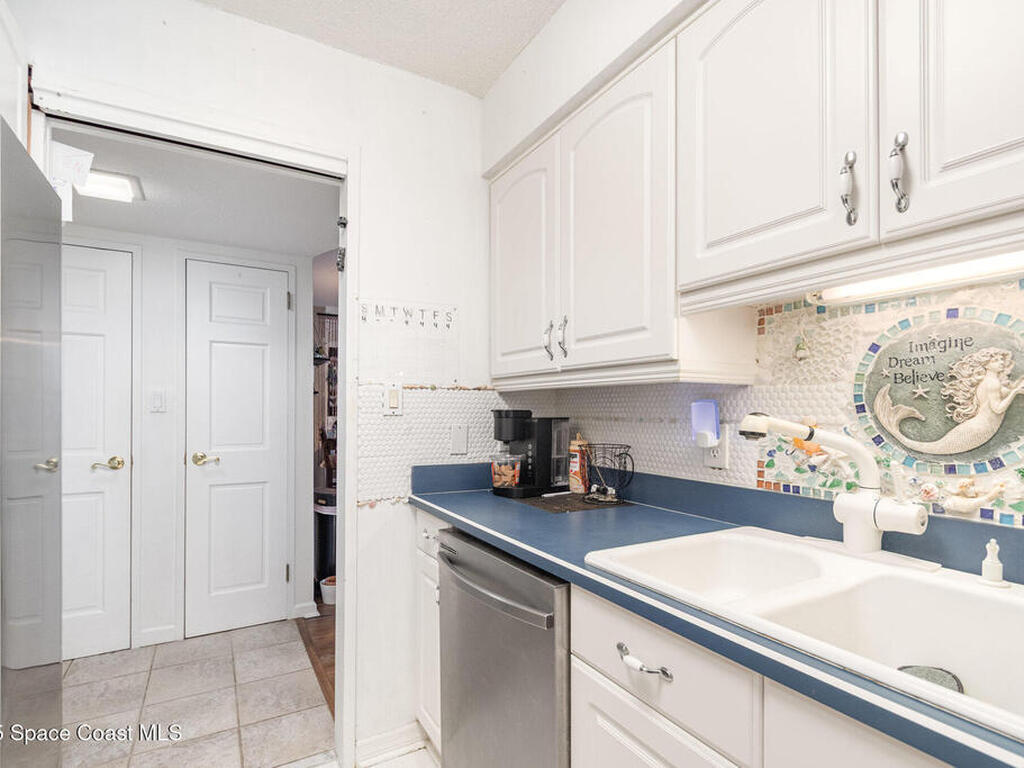 1224 S Peninsula Drive, Daytona Beach, FL 32118