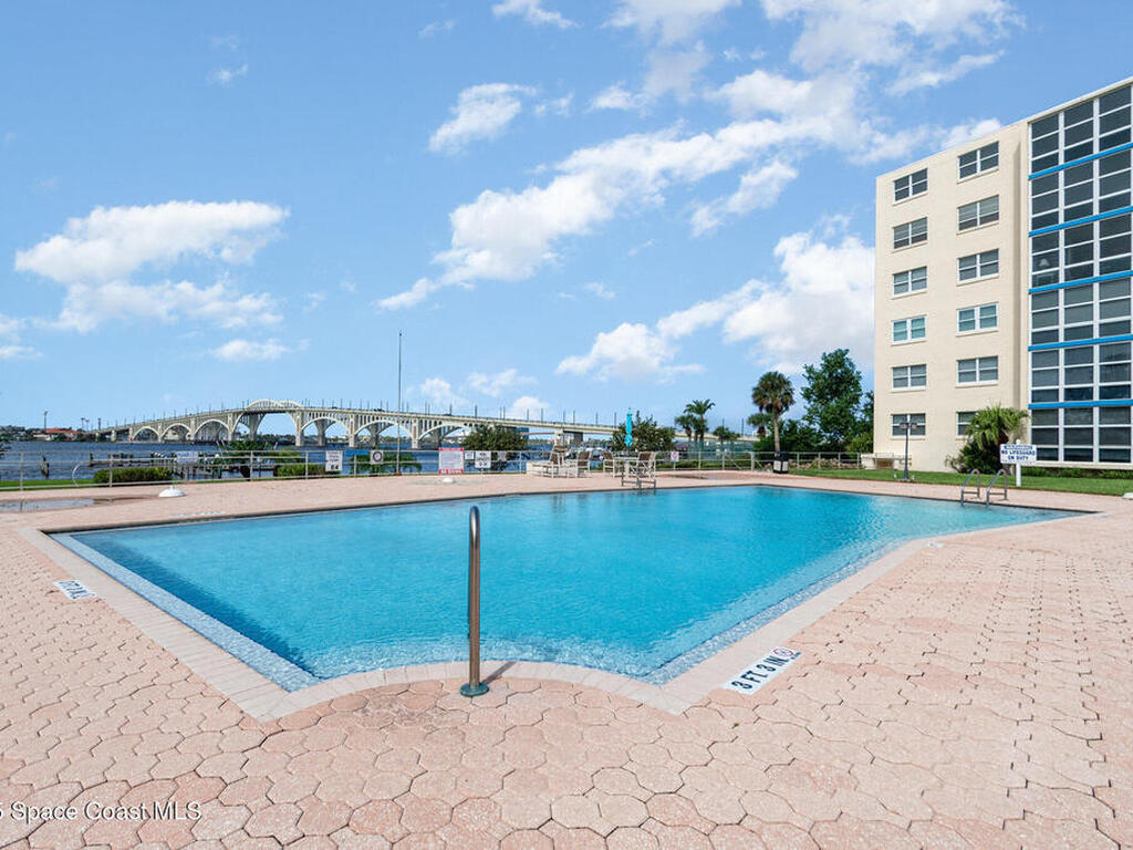 1224 S Peninsula Drive, Daytona Beach, FL 32118