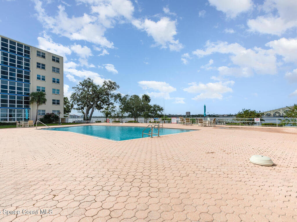 1224 S Peninsula Drive, Daytona Beach, FL 32118