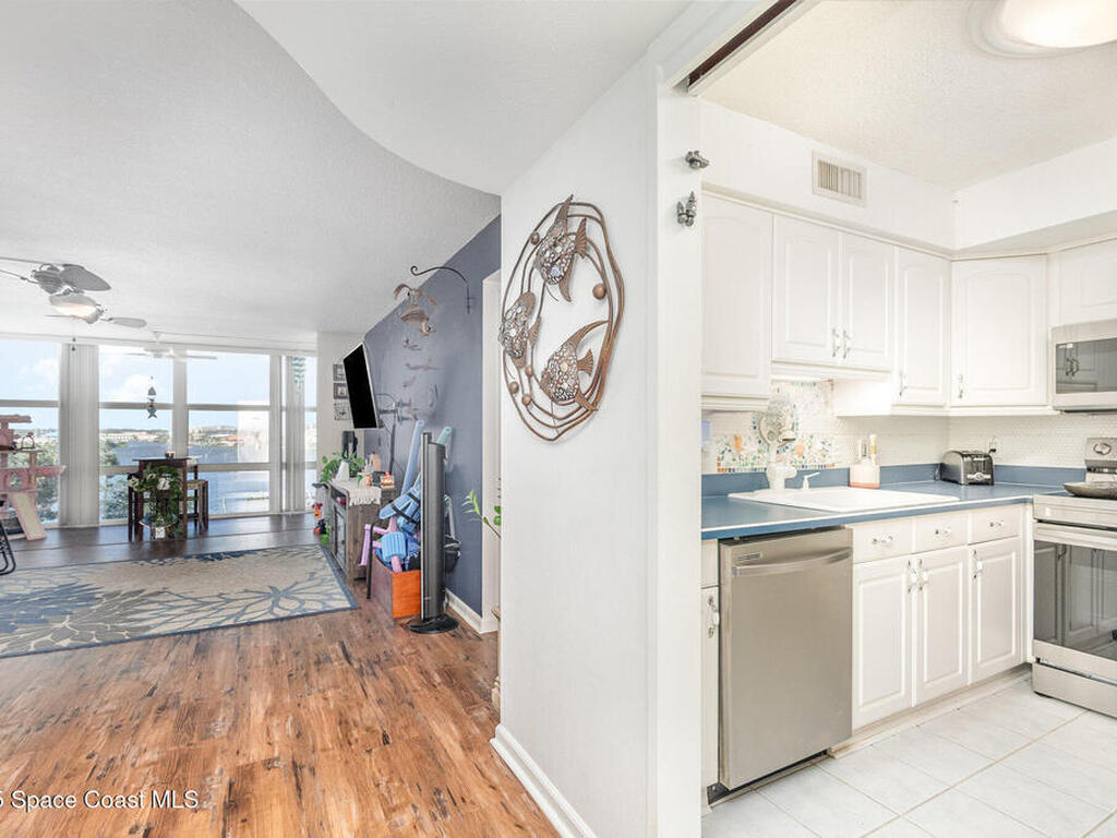 1224 S Peninsula Drive, Daytona Beach, FL 32118