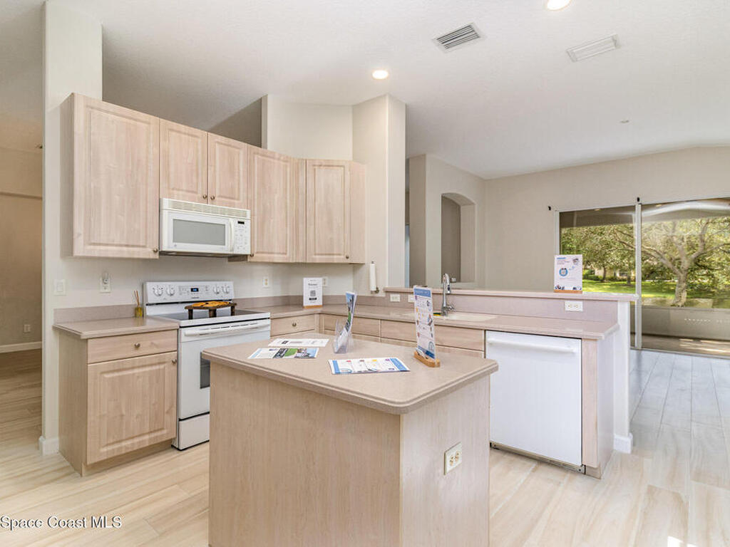 652 Hatteras Court, Vero Beach, FL 32968