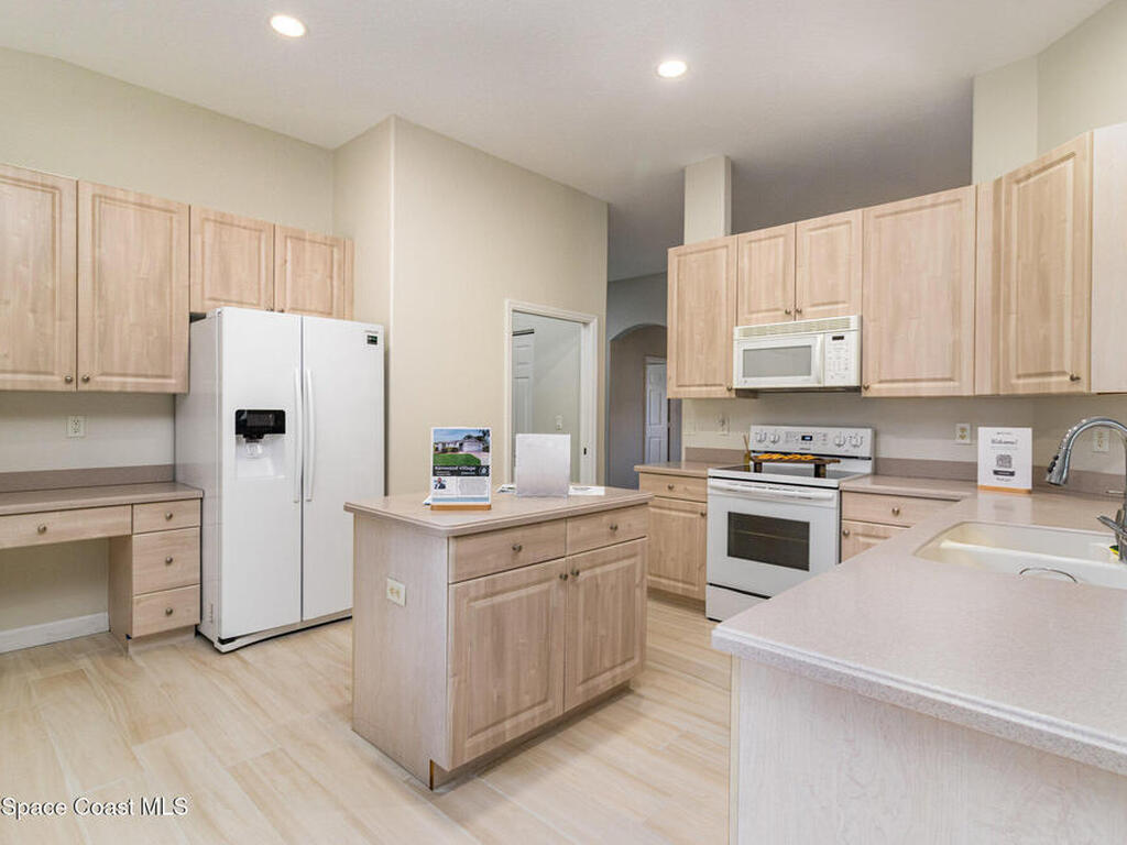 652 Hatteras Court, Vero Beach, FL 32968