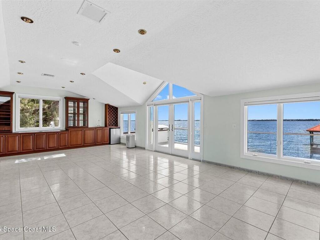 10285 S Tropical Trail, Merritt Island, FL 32952