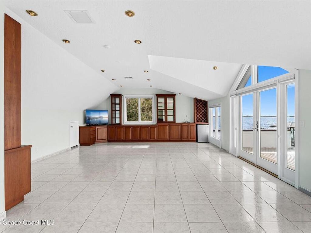 10285 S Tropical Trail, Merritt Island, FL 32952