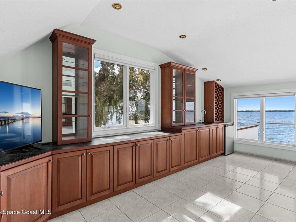 10285 S Tropical Trail, Merritt Island, FL 32952