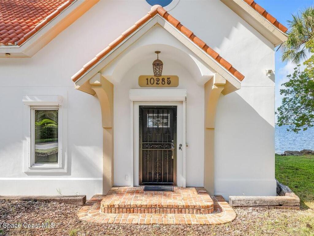 10285 S Tropical Trail, Merritt Island, FL 32952