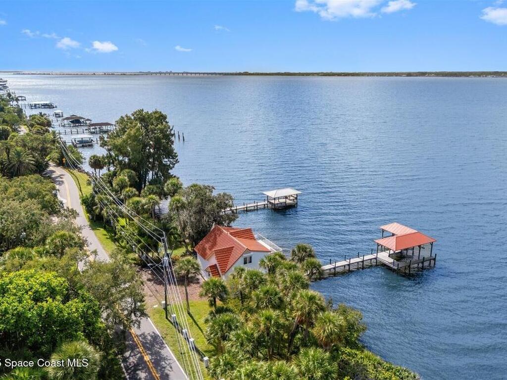 10285 S Tropical Trail, Merritt Island, FL 32952