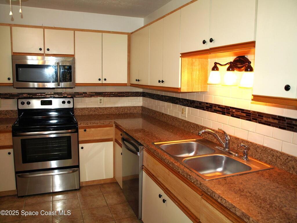 831 Greenwood Manor Circle, West Melbourne, FL 32904