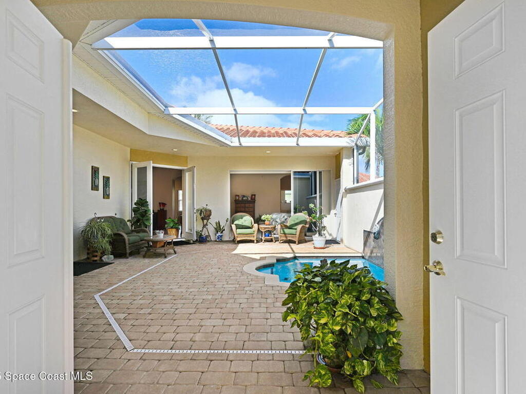 560 Casa Bella Drive, Cape Canaveral, FL 32920