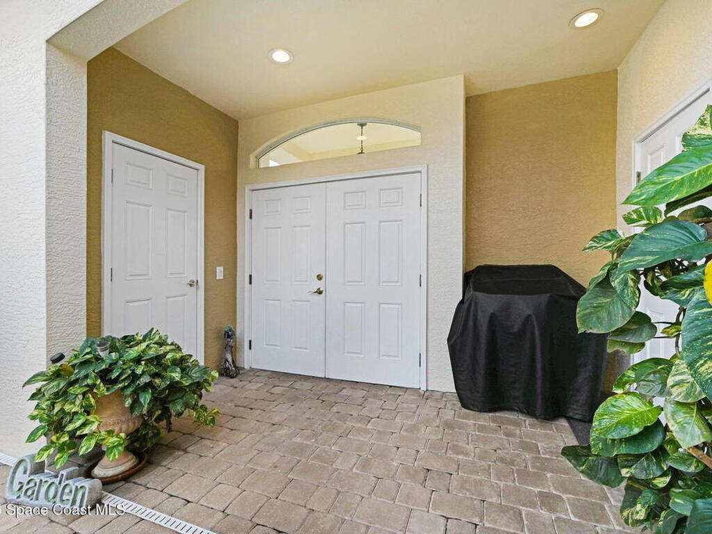 560 Casa Bella Drive, Cape Canaveral, FL 32920