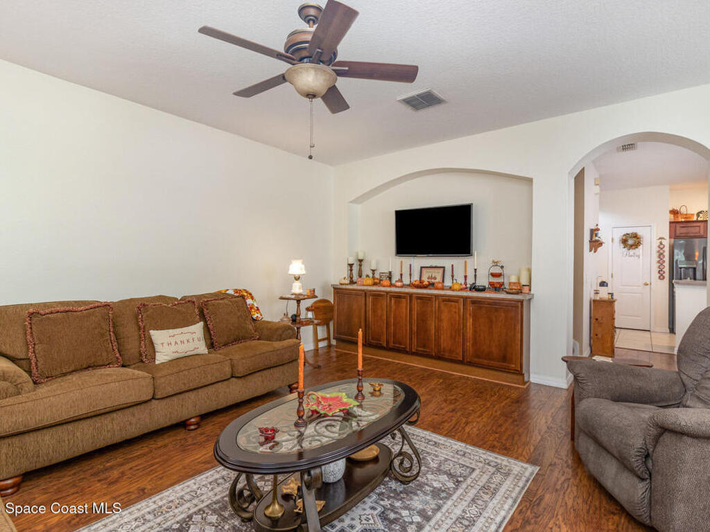 7130 Red Lantern Drive, Harmony, FL 34773