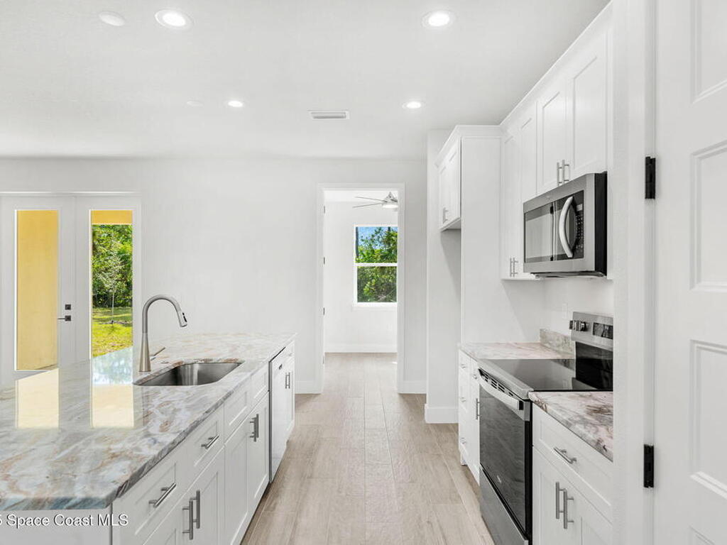 276 Americana Boulevard, Palm Bay, FL 32907