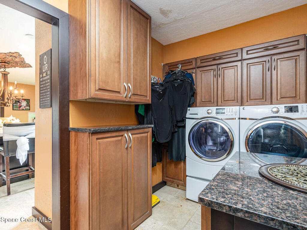 562 Lake Ashley Circle, Melbourne, FL 32904