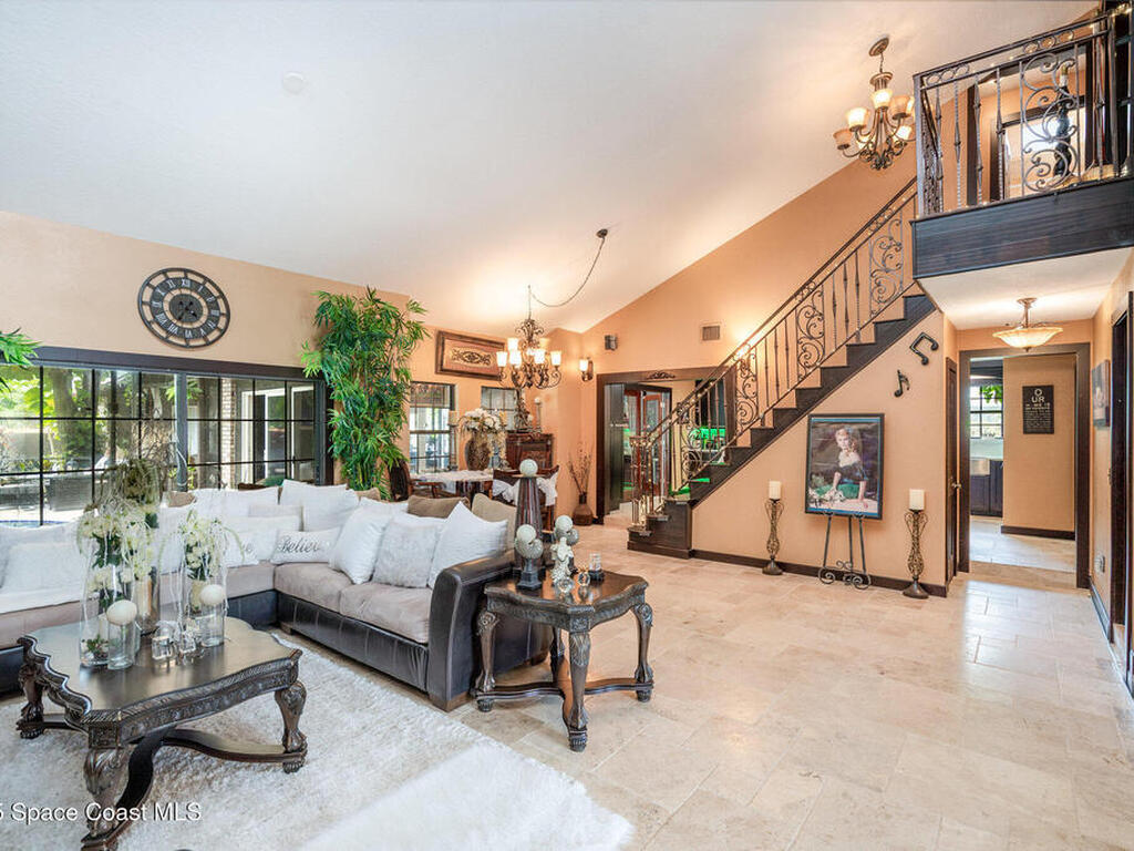 562 Lake Ashley Circle, Melbourne, FL 32904