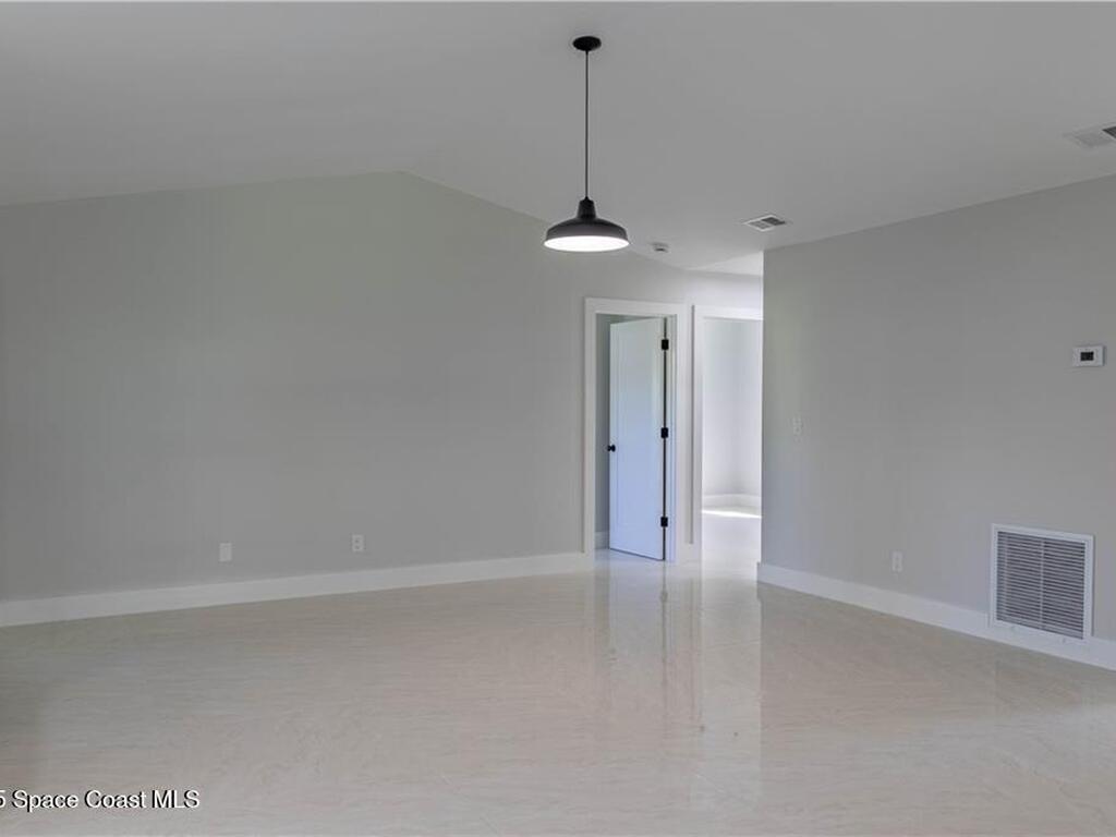 5740 36th Place, Vero Beach, FL 32966