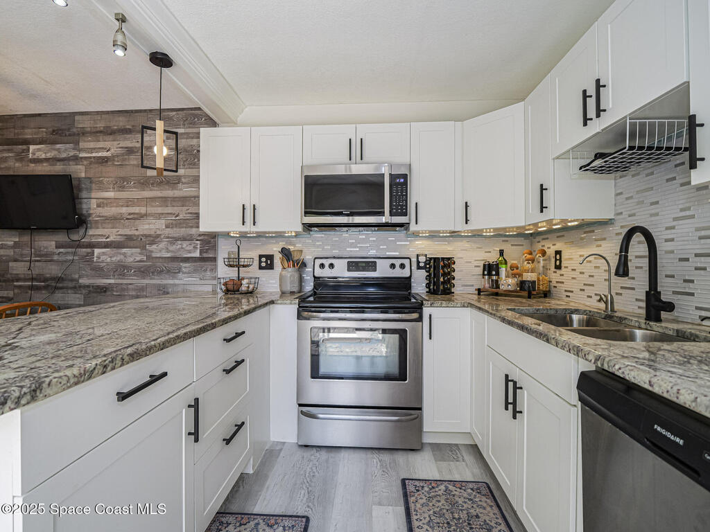 1170 6th Ave, Vero Beach, FL 32960