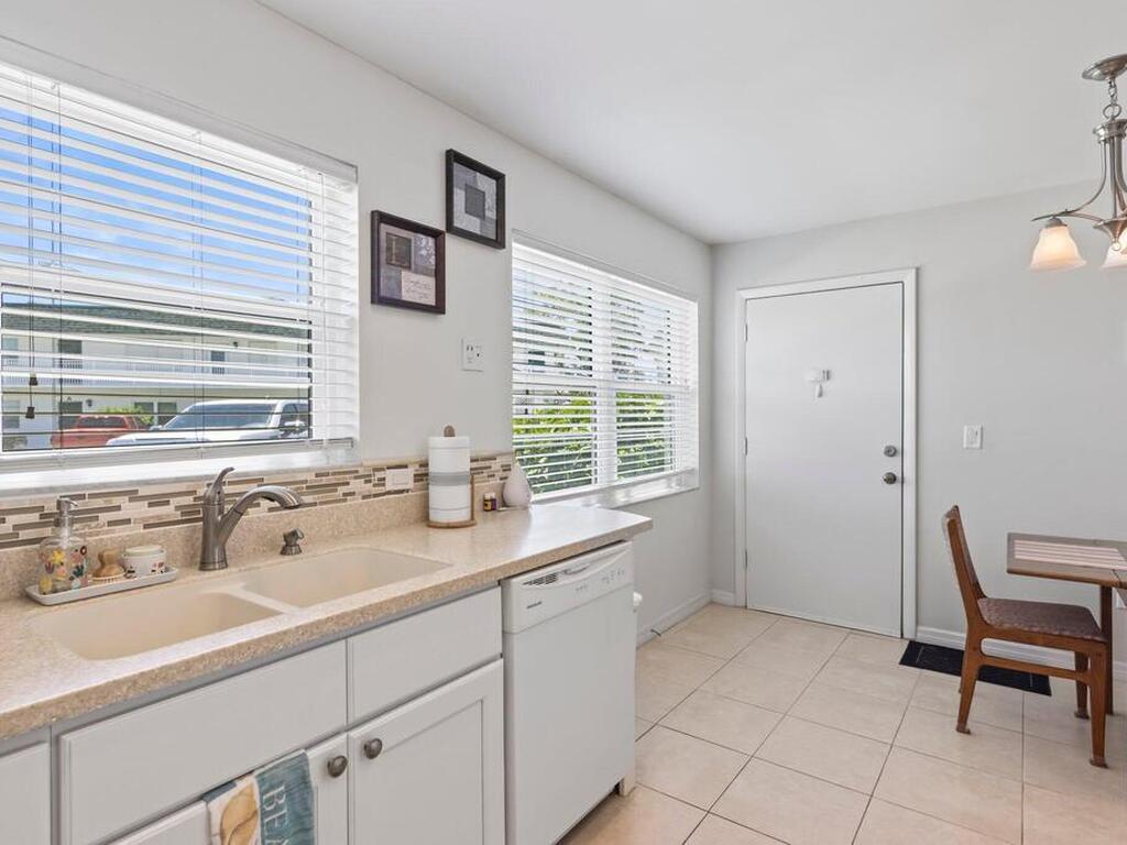 2800 Indian River Boulevard, Vero Beach, FL 32960