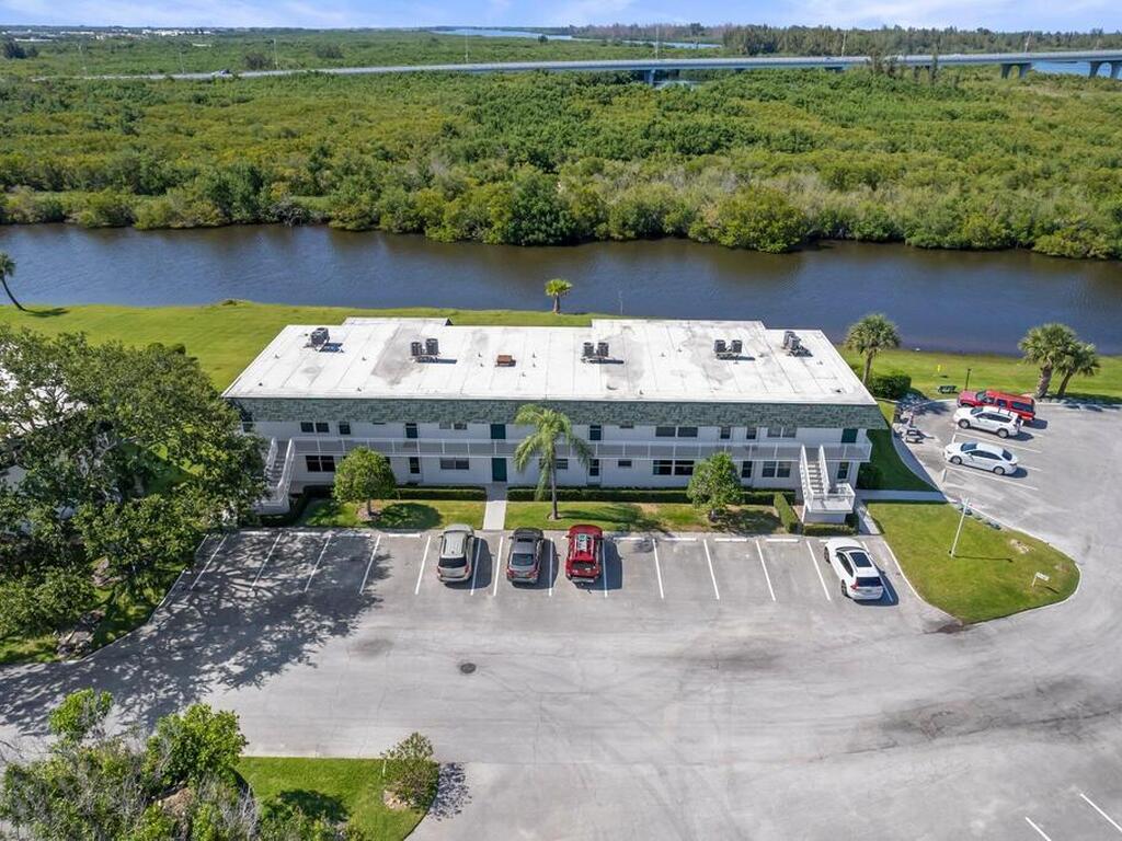 2800 Indian River Boulevard, Vero Beach, FL 32960