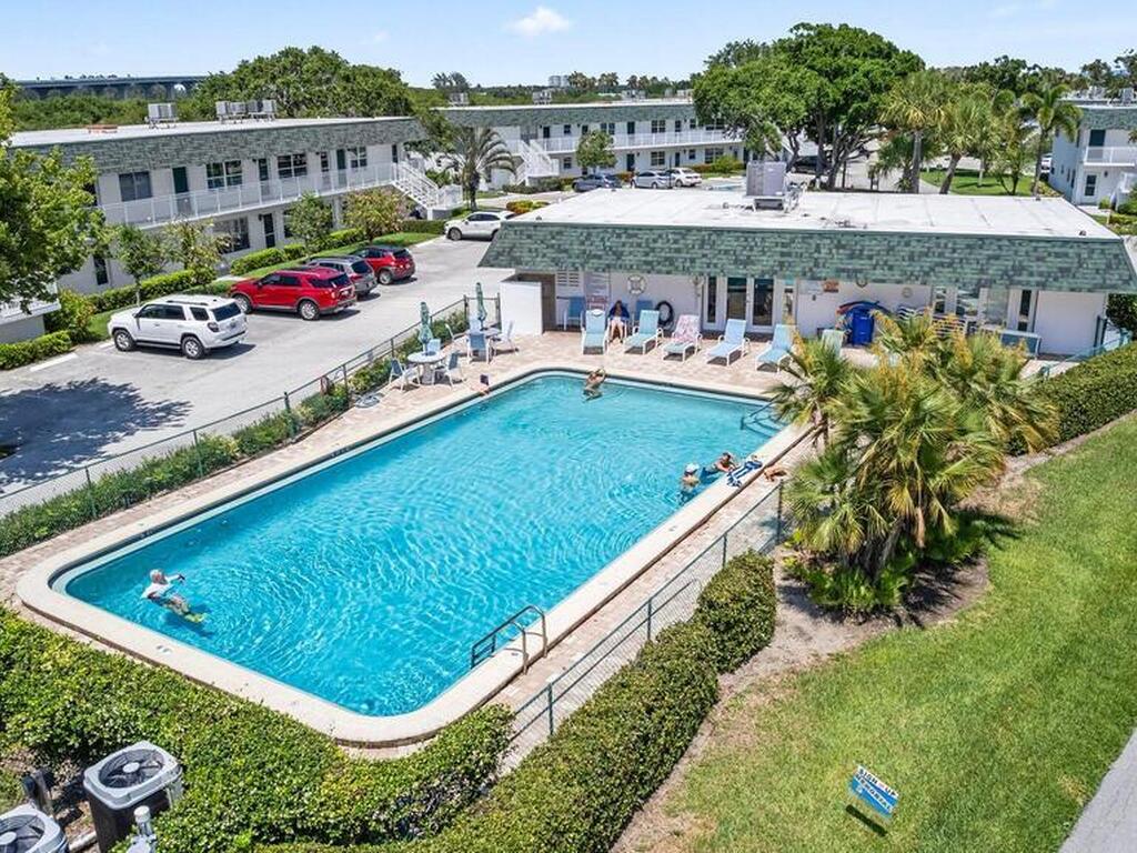 2800 Indian River Boulevard, Vero Beach, FL 32960