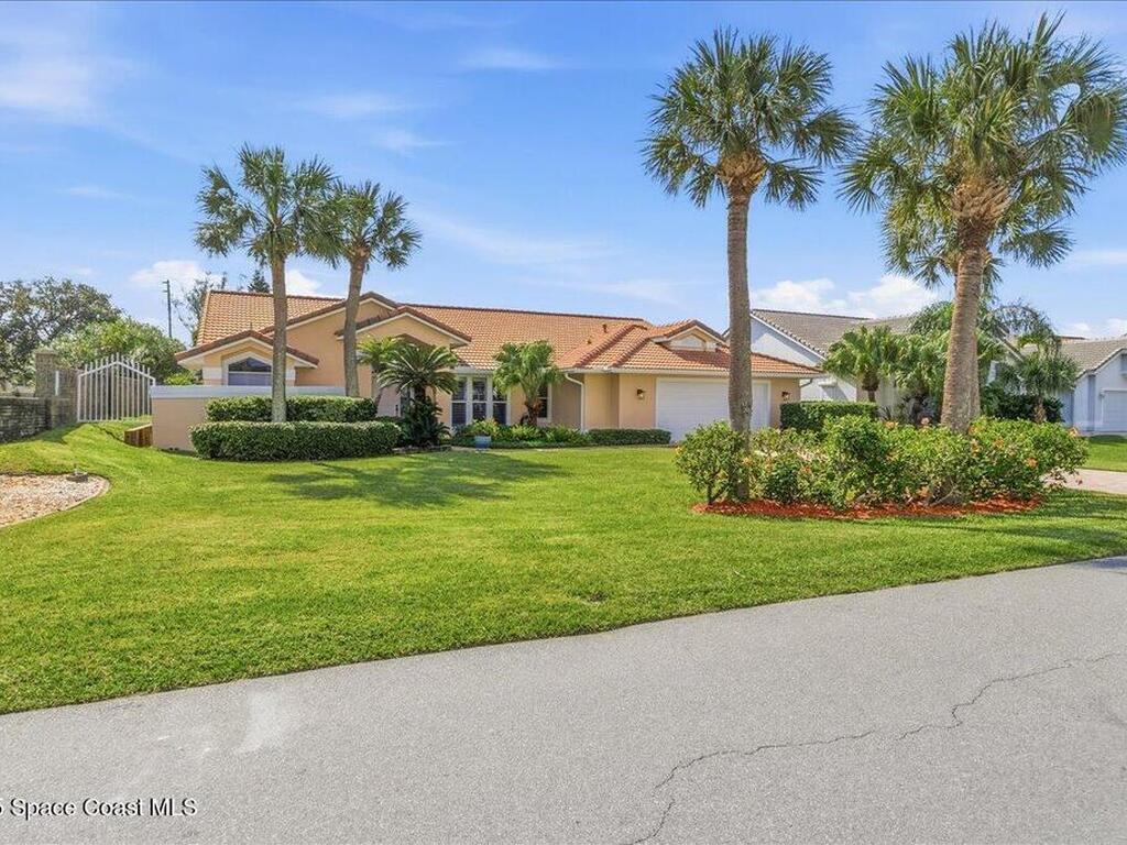 30 Indian Village Trail, Cocoa Beach, FL 32931