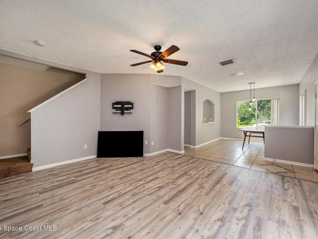 18199 Paradise Point Drive, Tampa, FL 33647