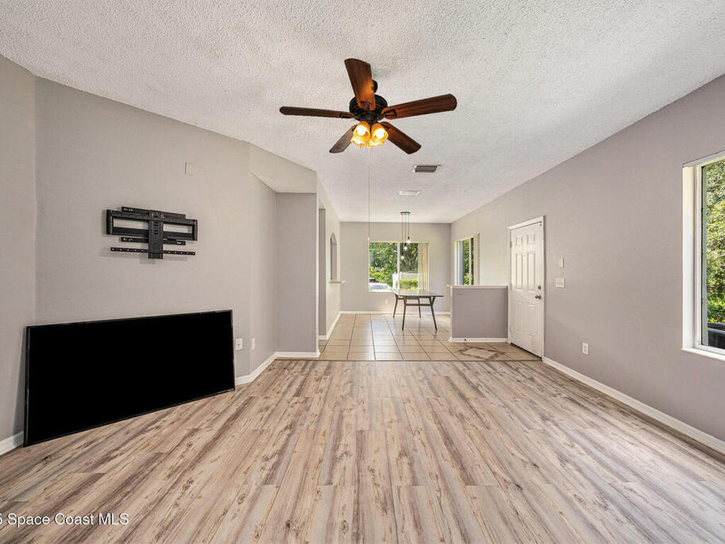 18199 Paradise Point Drive, Tampa, FL 33647