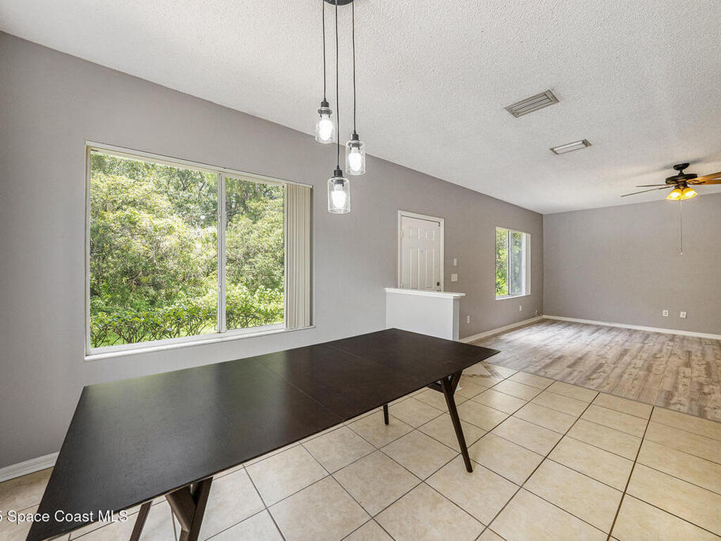 18199 Paradise Point Drive, Tampa, FL 33647