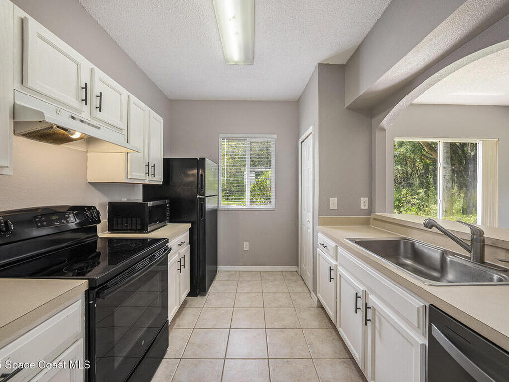 18199 Paradise Point Drive, Tampa, FL 33647