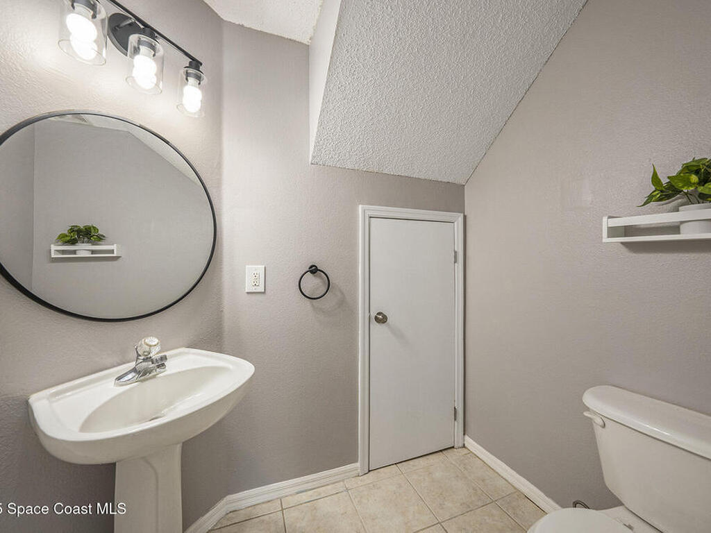 18199 Paradise Point Drive, Tampa, FL 33647