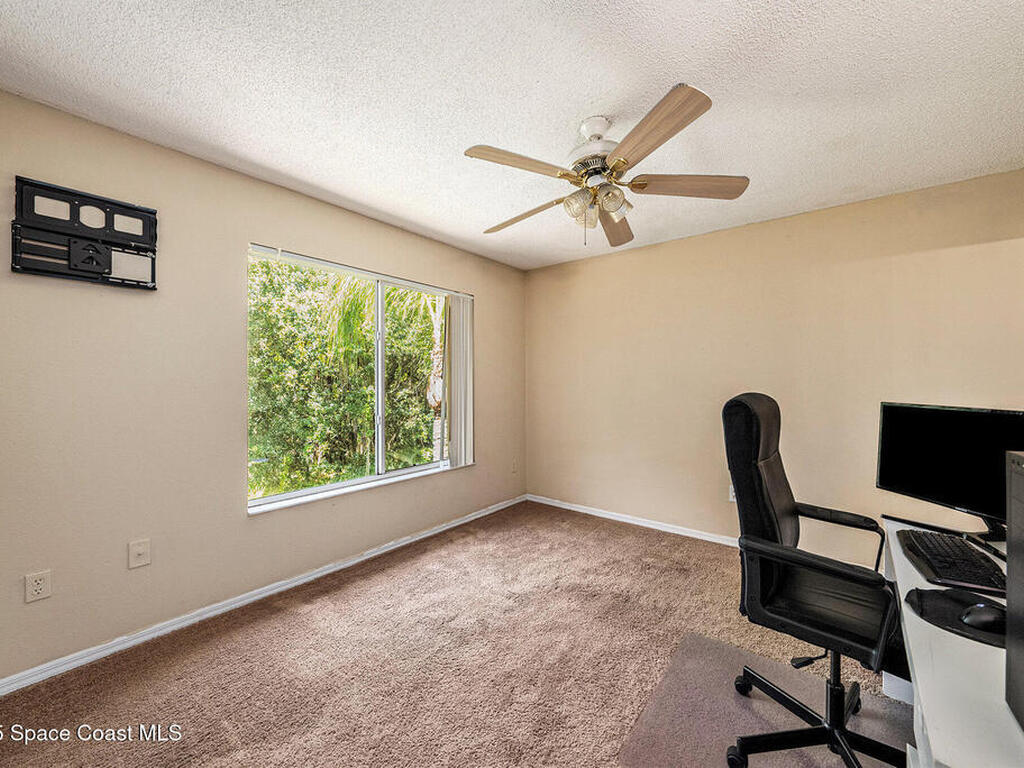 18199 Paradise Point Drive, Tampa, FL 33647