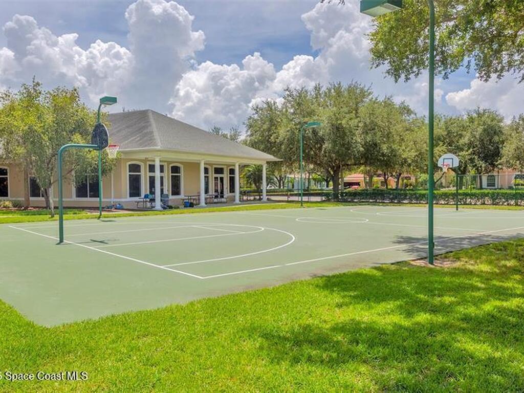 18199 Paradise Point Drive, Tampa, FL 33647