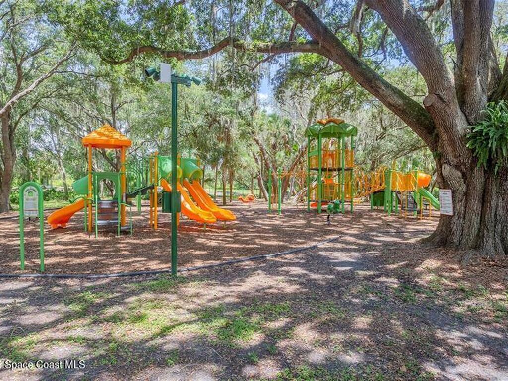 18199 Paradise Point Drive, Tampa, FL 33647