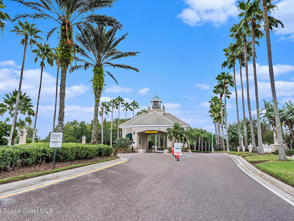 18199 Paradise Point Drive, Tampa, FL 33647