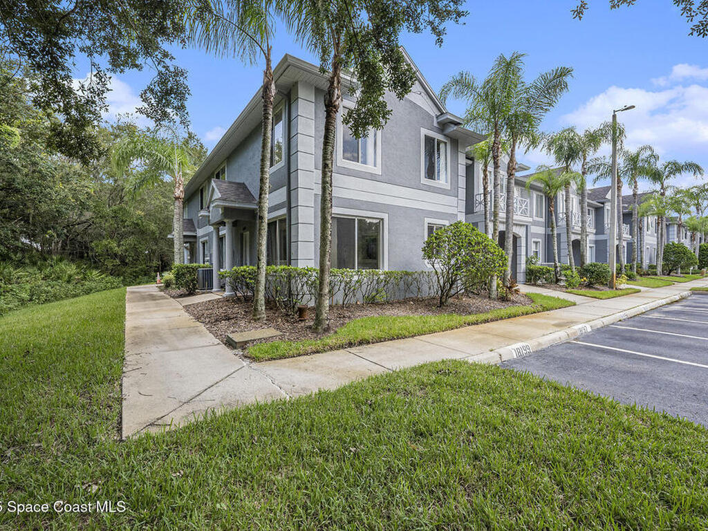 18199 Paradise Point Drive, Tampa, FL 33647