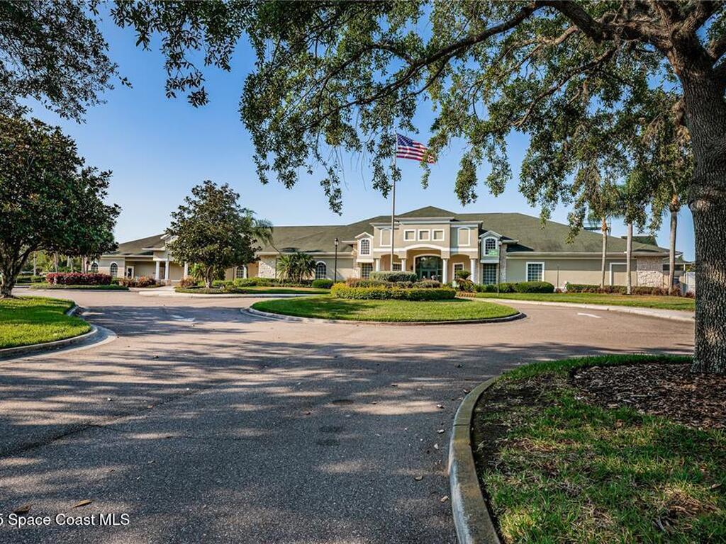 18199 Paradise Point Drive, Tampa, FL 33647