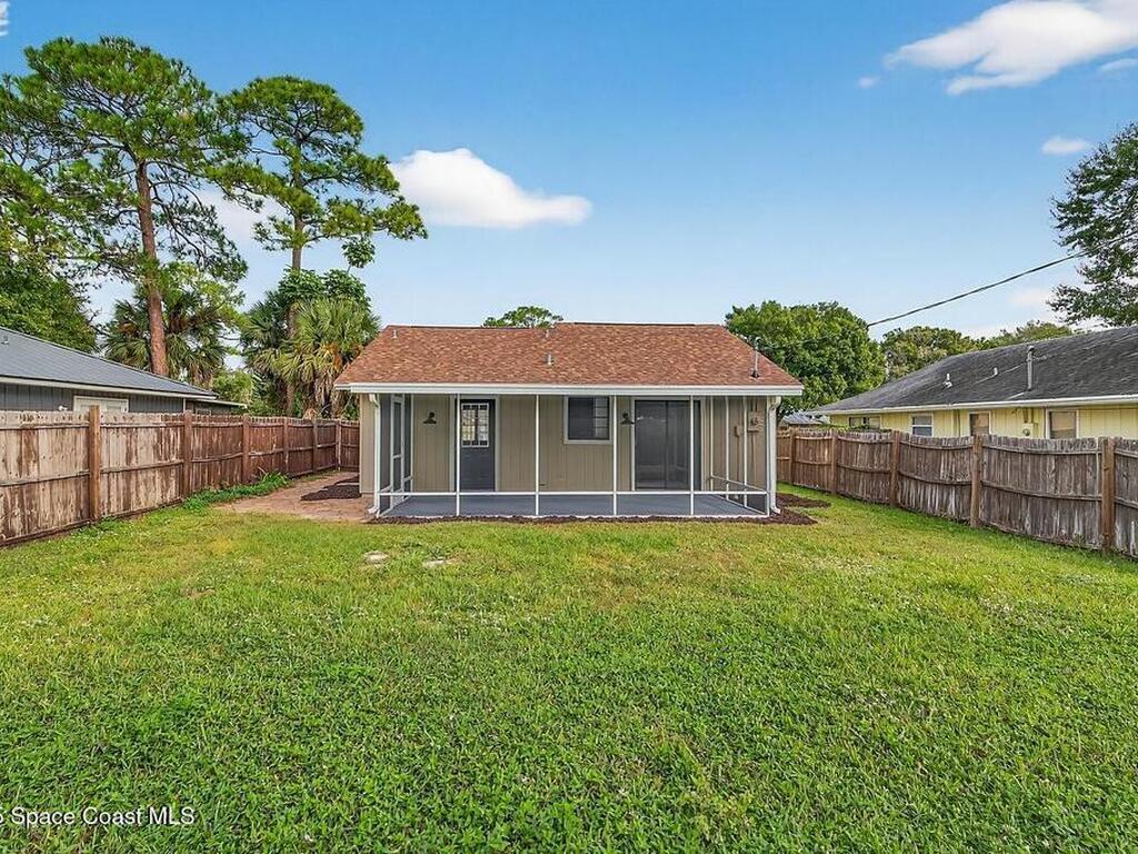 6085 7th Street, Vero Beach, FL 32968