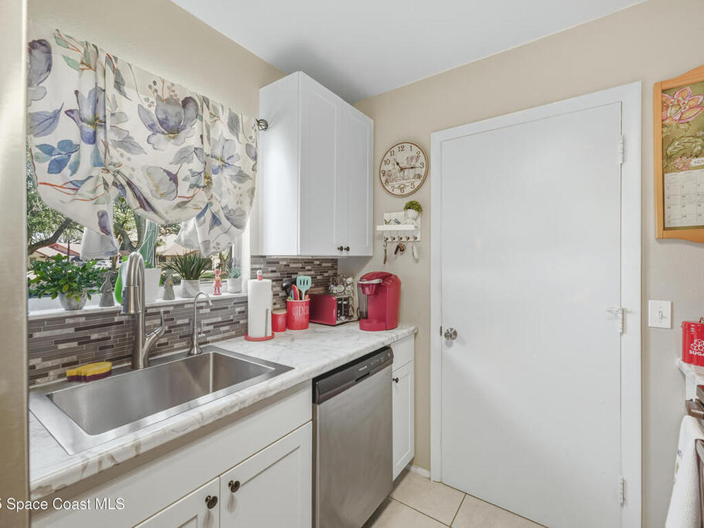 898 Brow Court, Palm Bay, FL 32905