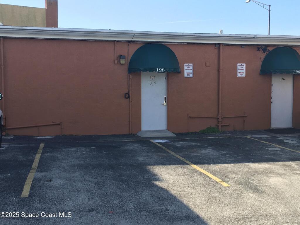 128 E Merritt Island Causeway, Merritt Island, FL 32952