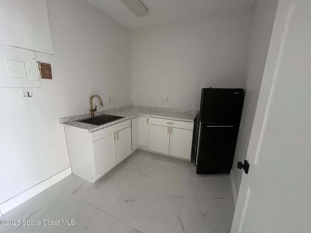 128 E Merritt Island Causeway, Merritt Island, FL 32952