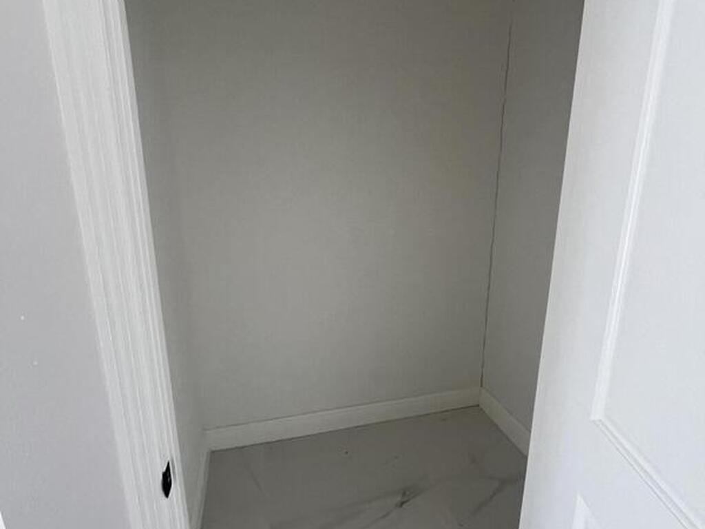 128 E Merritt Island Causeway, Merritt Island, FL 32952