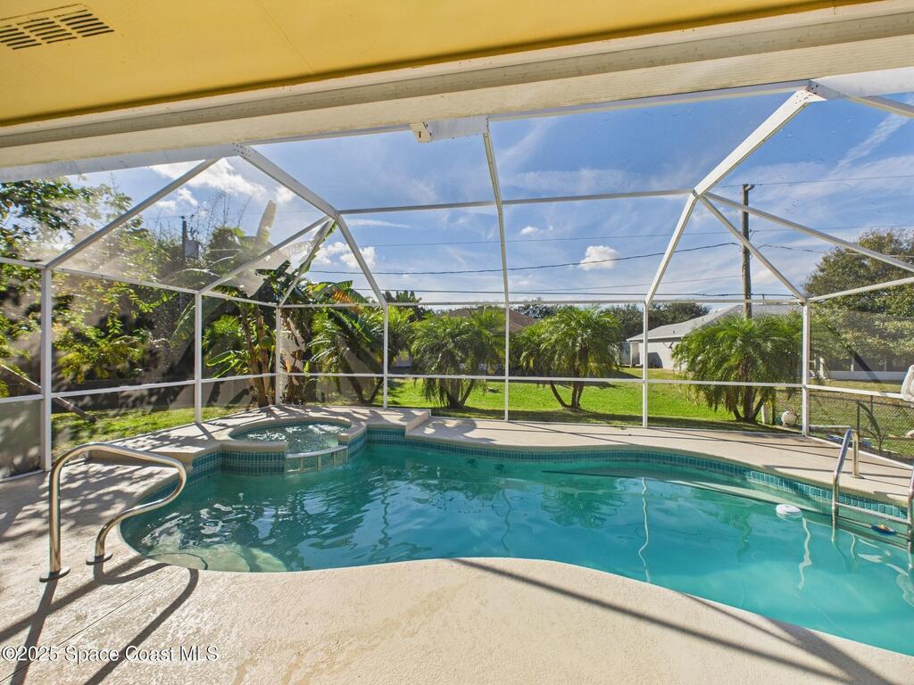 1915 19th Avenue, Vero Beach, FL 32962