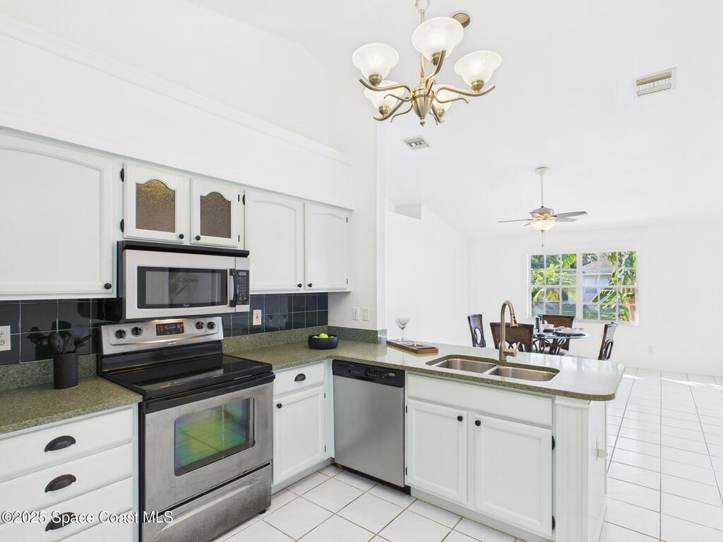 1915 19th Avenue, Vero Beach, FL 32962