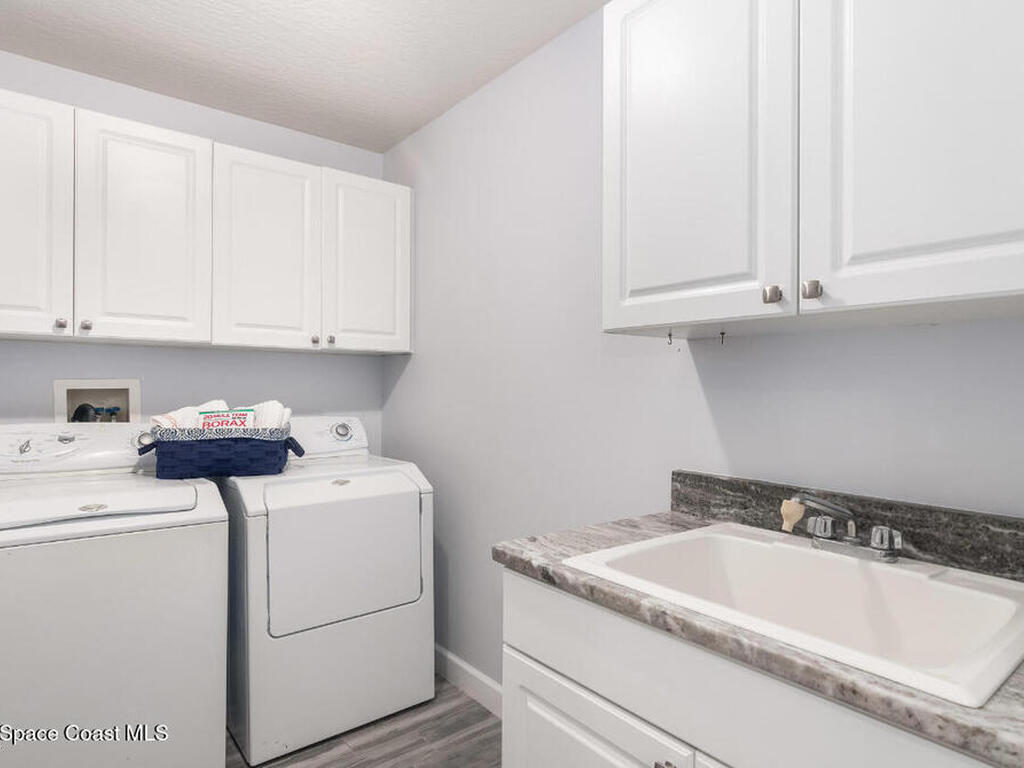 530 Sunset Lakes Drive, Merritt Island, FL 32953