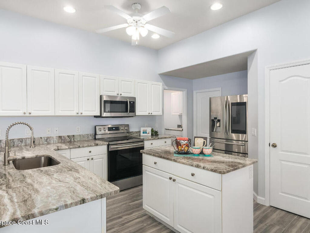 530 Sunset Lakes Drive, Merritt Island, FL 32953