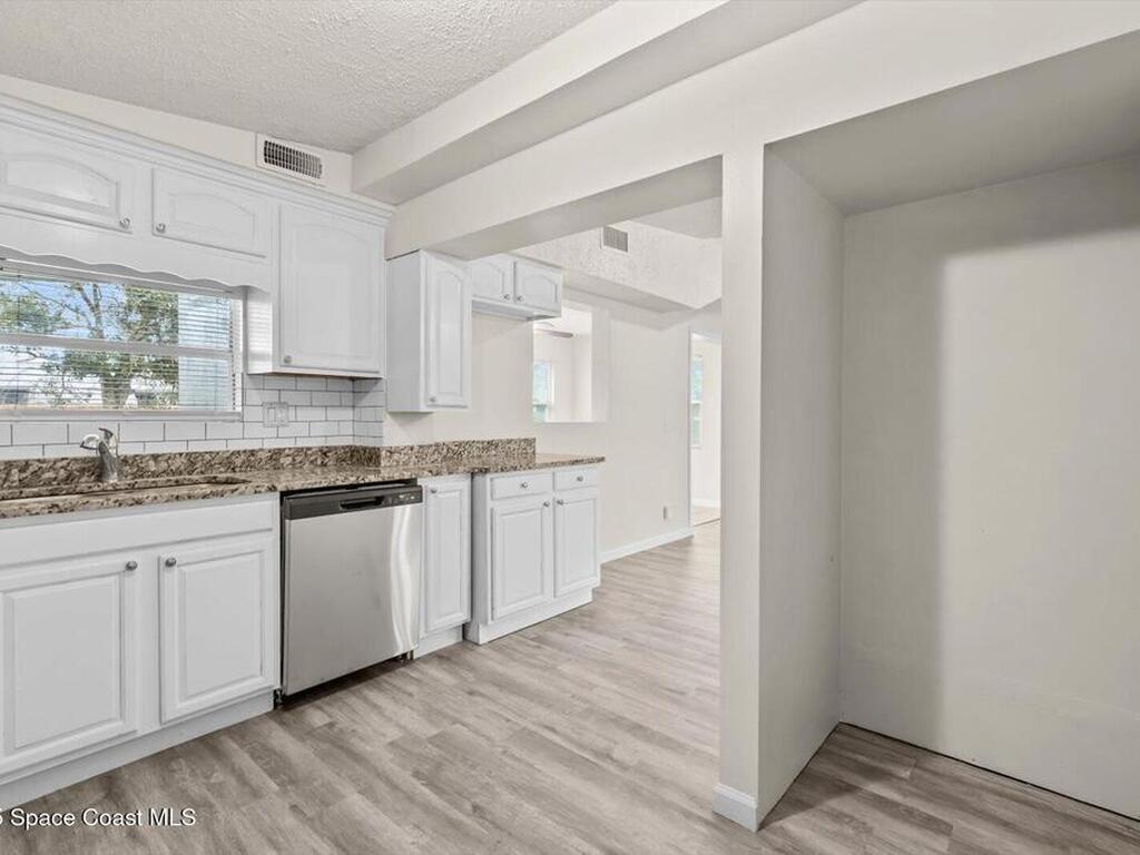 7506 Roberts Road, Fort Pierce, FL 34951