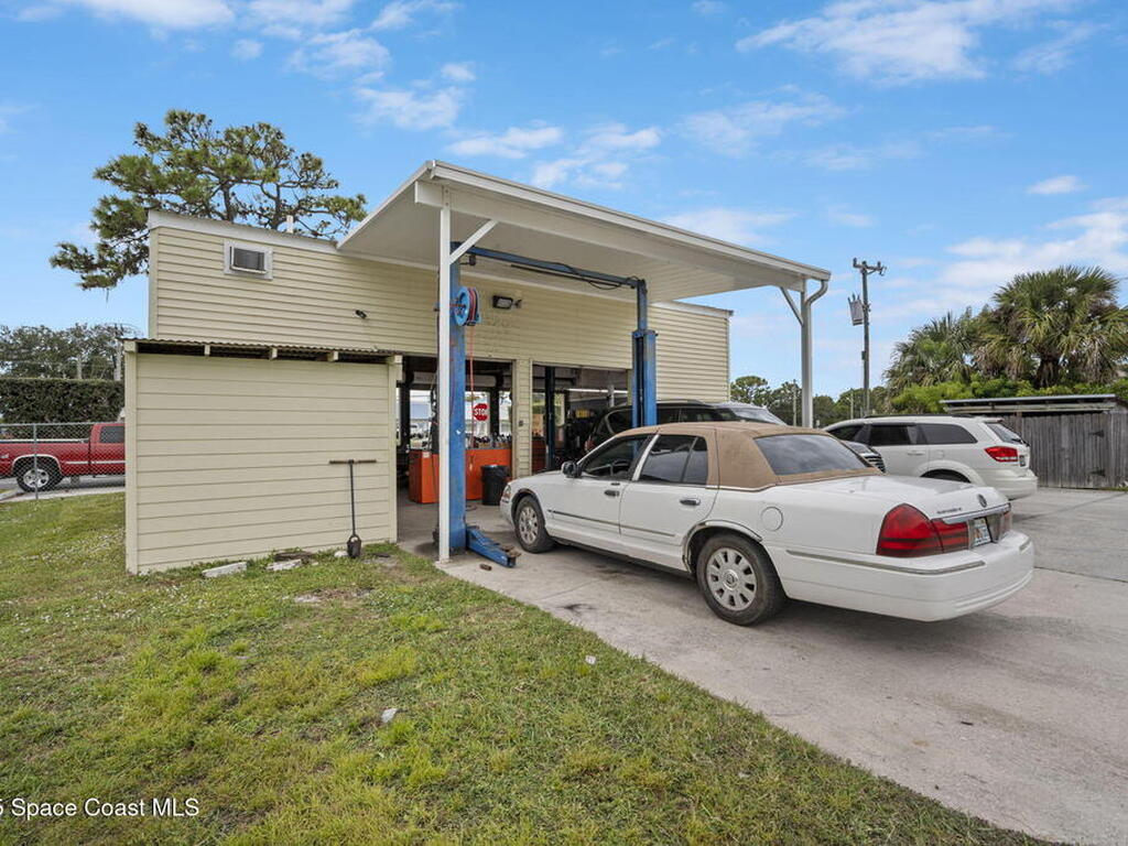 3330 N Courtenay Parkway, Merritt Island, FL 32953