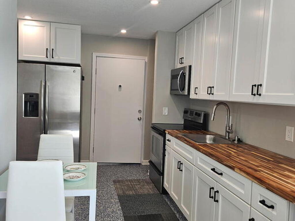 390 W Cocoa Beach Causeway, Cocoa Beach, FL 32931