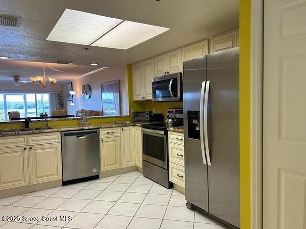 660 S Brevard Avenue, Cocoa Beach, FL 32931